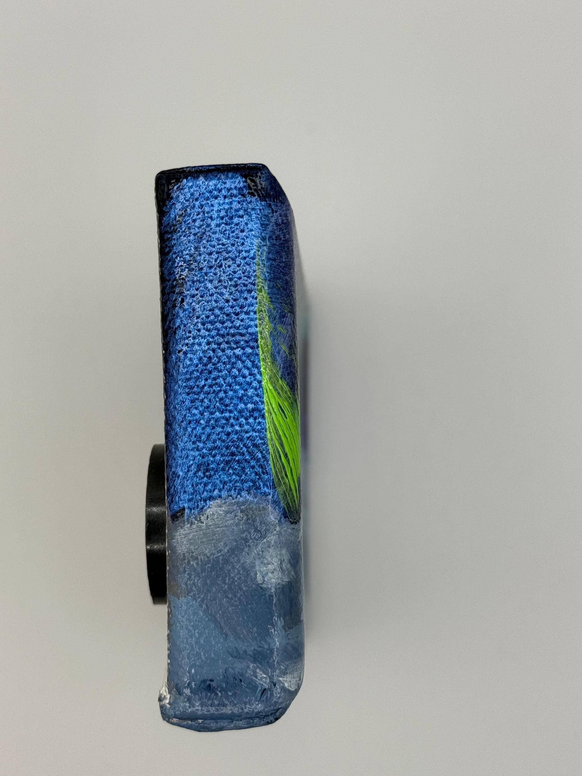 side profile of magnet